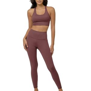 Conjunto de yoga para mujer, leggings de cintura alta de tela elástica sin costuras y top deportivo de soporte para fitness, gimnasio y entrenamiento. - Product Image 1
