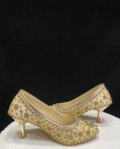 Meilleure vente Jutti de mariée pour les femmes brodées Punjabi et chaussures indiennes pour les mariages disponibles pour la quantité en vrac - Product Image 4