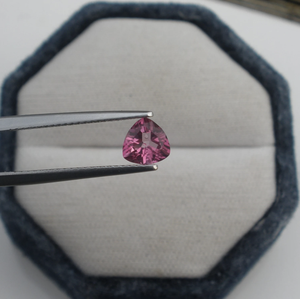 Tourmaline Rose Naturelle à Facettes en Vrac Pierres Précieuses Trillion Triangle Forme Couleur Rouge pour la Fabrication de Bijoux-IGI Certifié pour Bagues - Product Image 3