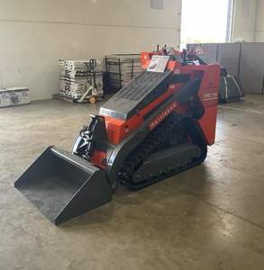 Minicargadora Hurricane HRC 700 con Motor Diésel de 25 HP, Caja de Cambios y Motor - Accesorios de Alta Eficiencia - Product Image 1