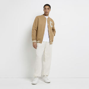 เสื้อแจ็คเก็ต Letterman Varsity ปักลายปักแบบกำหนดเอง คอตั้ง แขนยาว พิมพ์โลโก้ ผ้าฝ้าย 100% แห้งเร็ว สำหรับฤดูใบไม้ผลิ - Product Image 3