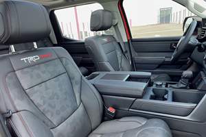 Camioneta Usada de Servicio Pesado 2024, Todoterreno 4x4, Edición de Alto Rendimiento con Suspensión Resistente, Sin Accidentes - Product Image 5