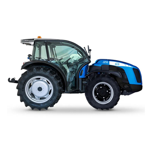 Tracteur AGCO avec moteur industriel FPT à faibles émissions, 80 CV, transmission intégrale, pompe à engrenages, performances de haute puissance, solution agricole moderne - Product Image 1