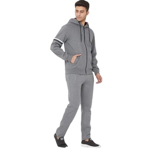 Survêtement de sport d'extérieur noir uni zippé à capuche coupe ajustée pour homme - Product Image 2