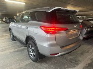 ใช้สำหรับรถยนต์ฟอร์จูนเนอร์ เอสยูวี เครื่องยนต์เบนซิน เบาะหนัง ยาง R17 กล้องมองหลัง 360 องศา - Product Image 5