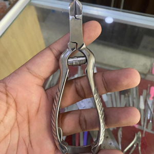 Joint de boîte de coupe-ongles en acier inoxydable allemand demi-or durable avec lames tranchantes et poignée simple - Product Image 2