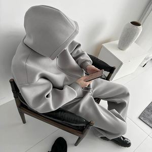 Trajes Deportivos de Poliéster Ajustados de Alta Calidad para Hombre, Venta al por Mayor, Trajes para Correr Ecológicos, Ropa Deportiva Personalizable, Precio OEM - Product Image 3