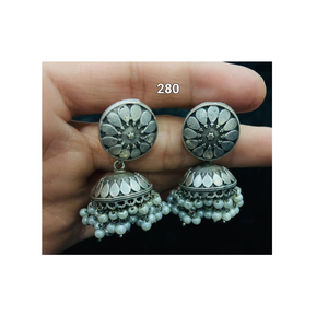 Pendientes Jhumki de Plata Alemana con Cuentas, Diseño OM Dibujado a Mano, Ligeros, Multifuncionales, Estilo Tradicional - Product Image 1