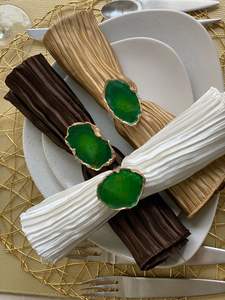 Servilleteros de resina de diseño elegante para eventos formales con estilo artesanal floral y lujosos detalles tallados - Product Image 4