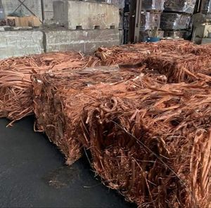 Vente en gros de déchets de fil de cuivre 99.9% 99.99% pureté haute qualité déchets de cuivre et de câbles usagés qualité supérieure prix bon marché acheter maintenant. - Product Image 4