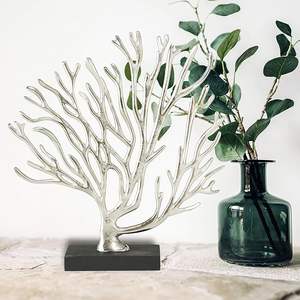 Diseño de hojas Top Diseño de alta calidad Mesa Escultura de aluminio Acabado dorado Mesa decorada Showpiece - Product Image 3