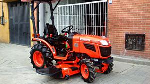 Venta caliente Kubota B2320 Tractor con 4WD, precio al por mayor de equipos agrícolas compactos, rendimiento duradero, la mejor calidad, stock listo - Product Image 2