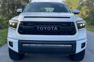 2017 Tndra Limitd CrewMax 4xx4 5.7L V.8 4.W.D T.R.D Off.Road - Product Image 3