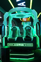 Cinéma VR 9D à 4 places, simulateur de réalité virtuelle commercial avec plateforme de mouvement immersive pour centre commercial, parc à thème, salle d'arcade