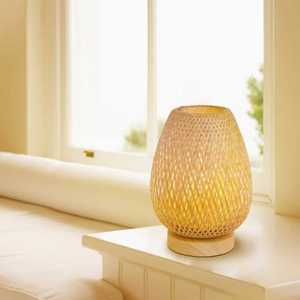 Lámpara de mesa de bambú para decoración de dormitorio, sala de estar y oficina que proporciona una iluminación natural cálida con respetuoso con el medio ambiente - Product Image 1