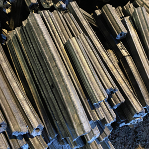 Carbón Vegetal de Aserrín de Madera Dura en Forma Hexagonal con un Pequeño Orificio en el Centro, Hecho a Máquina, Tiempo de Combustión de 5 a 7 Horas para Barbacoa - Product Image 1