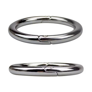 Anneau de nez de taureau de qualité supérieure pour la retenue du bétail | Instrument vétérinaire durable pour une gestion efficace du bétail - Product Image 1