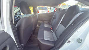 Bastante usado 2022 Nis-san Ver-sa S - Product Image 3