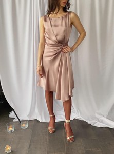 Robe de cocktail rose Karen Millen Y2K, années 2000, romantique, ourlet asymétrique, rose poussiéreux, robe de soirée S/M - Product Image 4