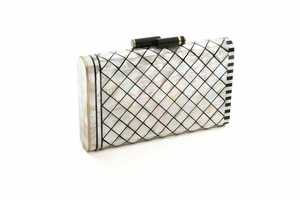 Atractivo bolso de mano de resina blanca MOQ bajo bolso de mano de resina hecho a mano de alta calidad para mujeres niñas embrague fiesta y boda uso - Product Image 2