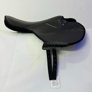 Selles d'exercice synthétiques légères de haute qualité pour chevaux de course OEM disponible avec arbre en plastique parfaitement adapté au marché du Golfe - Product Image 4