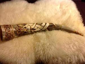 Corne à boire Viking en corne naturelle polie de haute qualité faite à la main en Inde pour les mariages - Product Image 3