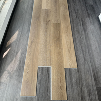 Revêtement de sol en vinyle SPC moderne pour intérieur, planches PVC à clipser, antidérapant, surface unie, design graphique, salon