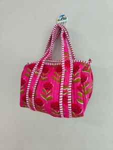 Mini Bolso de Lona Acolchado de Algodón con Estampado Floral, Ecológico y Sostenible, Hecho a Mano en Rajasthan con Cierre de Cremallera - Product Image 3