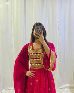 Fournisseur direct d'usine Nouvelles robes Kuchi afghanes pour la collection de l'Aïd Robes Kuchi afghanes confortables et respirantes en gros - Product Image 2