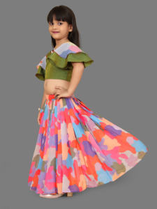 Shoryam - Ropa Tradicional India para Niñas, Choli Verde con Cuello en V, Estampado Abstracto de Camuflaje, Lehenga con Vuelo, para Fiestas Infantiles - Product Image 3