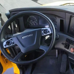 Mejores Ofertas: Camión Semirremolque Cascadia 126 USADO 2022 con Cabina Dormitorio Integral de 72 Pulgadas, 455 HP, Transmisión Automática de 12 Velocidades, Envío a Todo el Mundo - Product Image 2