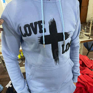 Conjunto de sudadera con capucha y pantalones cortos de 2 piezas con logotipo personalizado, ropa de calle unisex, ropa de descanso informal de verano para hombres y mujeres, OEM/ODM disponible - Product Image 4