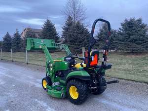 Tractor Utilitario John Deere 1025R con Motor Diésel de Tracción Delantera (4x4), Motor Turbo, Bomba Hidráulica Doble, Caja de Cambios, Motor Probado en Alemania - Product Image 5