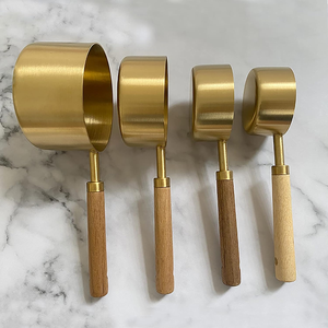 Nouveau style 8 pièces tasses à mesurer cuillères ensemble de 8 pièces ensemble de mesure en acier inoxydable avec manche en bois et revêtement Gloden - Product Image 4