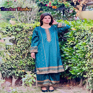 Robe en velours de qualité supérieure, dernières créations, robe en velours de haute qualité, shalwar kameez élégant en velours, tissu en velours respirant - Product Image 2