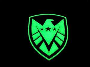 แผ่นแปะพีวีซี3D พร้อมเทคนิคปักป้ายซิลิโคนเรืองแสงในสีเข้มแต่งโลโก้ได้ตามต้องการ - Product Image 3