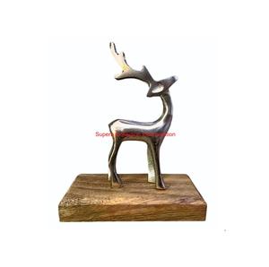 Sculpture moderne en métal de renne avec base en bois Décoration de table de Noël sculptée à la main de qualité supérieure Prix de gros - Product Image 1