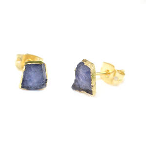 Boucles d'oreilles en cristal de tanzanite brute Pierre de naissance de décembre Bords galvanisés en or - Product Image 2