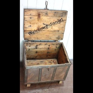 Boîte de rangement en bois antique avec publicité décorative en métal style vintage - Product Image 1