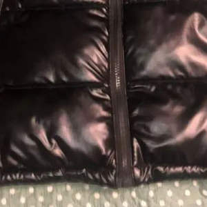 Chaleco acolchado de plumón personalizable OEM para hombre chaqueta de exterior sin mangas transpirable de secado rápido para invierno - Product Image 6