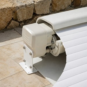 Système de couverture de piscine rétractable automatique avec protection UV pour villas, hôtels et projets de sécurité des piscines - Product Image 2