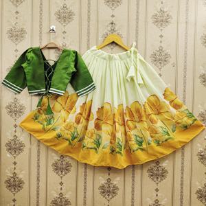 ชุดเลเฮนกาโชลีเด็กยาวคลุมพื้น ลายดอกไม้ พิมพ์ลาย ผ้าโพลีเอสเตอร์ สีเหลือง ยี่ห้อโชรยัม แฟชั่น |   ชุดพื้นเมืองสำหรับงานปาร์ตี้ของสาวๆ |   ส่งออก - Product Image 2