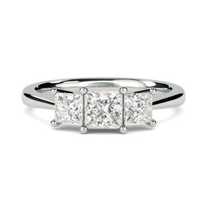 Bague trilogie à bande conique, coupe princesse, diamant de laboratoire de 0,50 ct en platine - Product Image 1