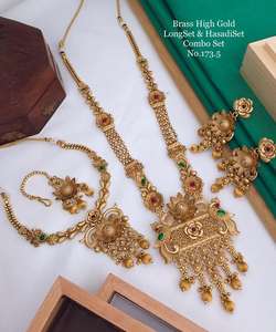 Conjunto de pendientes y collar Maangtikka del sur de la India para mujeres para ocasiones de aniversario - Product Image 3