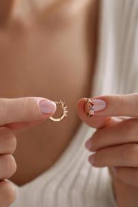 Pendientes Huggie de Piedras Coloridas, Rubí y Amatista, Pendientes Huggie con Pavé de Arcoíris, Plata de Ley 925, Joyería Chapada en Oro de 14K - Product Image 2