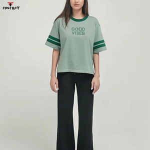 Nouveau design, prix abordable, impression personnalisée, tissu 100% polyester, t-shirts pour femmes en plumes écologiques d'été, fabriqués au Pakistan - Product Image 3