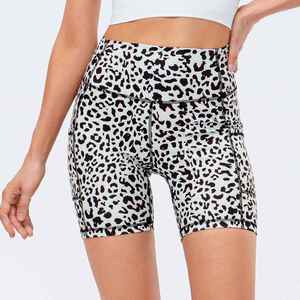 Pantalones cortos de yoga sin costuras para mujer - Product Image 3