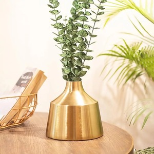 Vase de table en métal antique pour la décoration intérieure doré poli fini forme et taille personnalisées au meilleur taux cadeaux de pendaison de crémaillère - Product Image 3