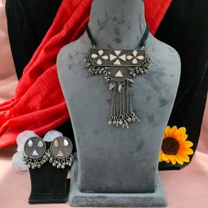 Conjunto de collar de metal oxidado de alta calidad Diseño contemporáneo único Acabado antiguo oscuro Accesorio de moda moderno Contemporáneo - Product Image 2