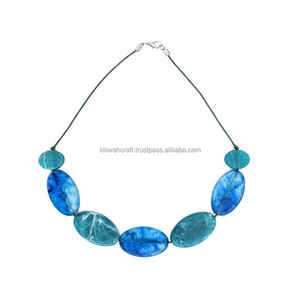 Collier en chaîne en résine blanc/noir à la mode européenne moderne pour femmes, écologique, motif croisé, style classique, anniversaire IGI - Product Image 5